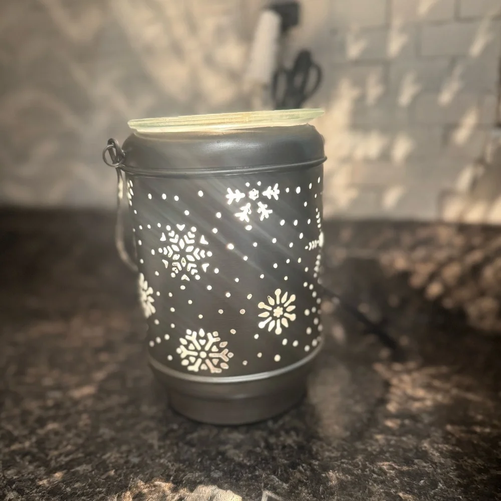Scentsy Solitude Snowflakes Rustic Farmhouse Wax Warmer Retired - Christmas